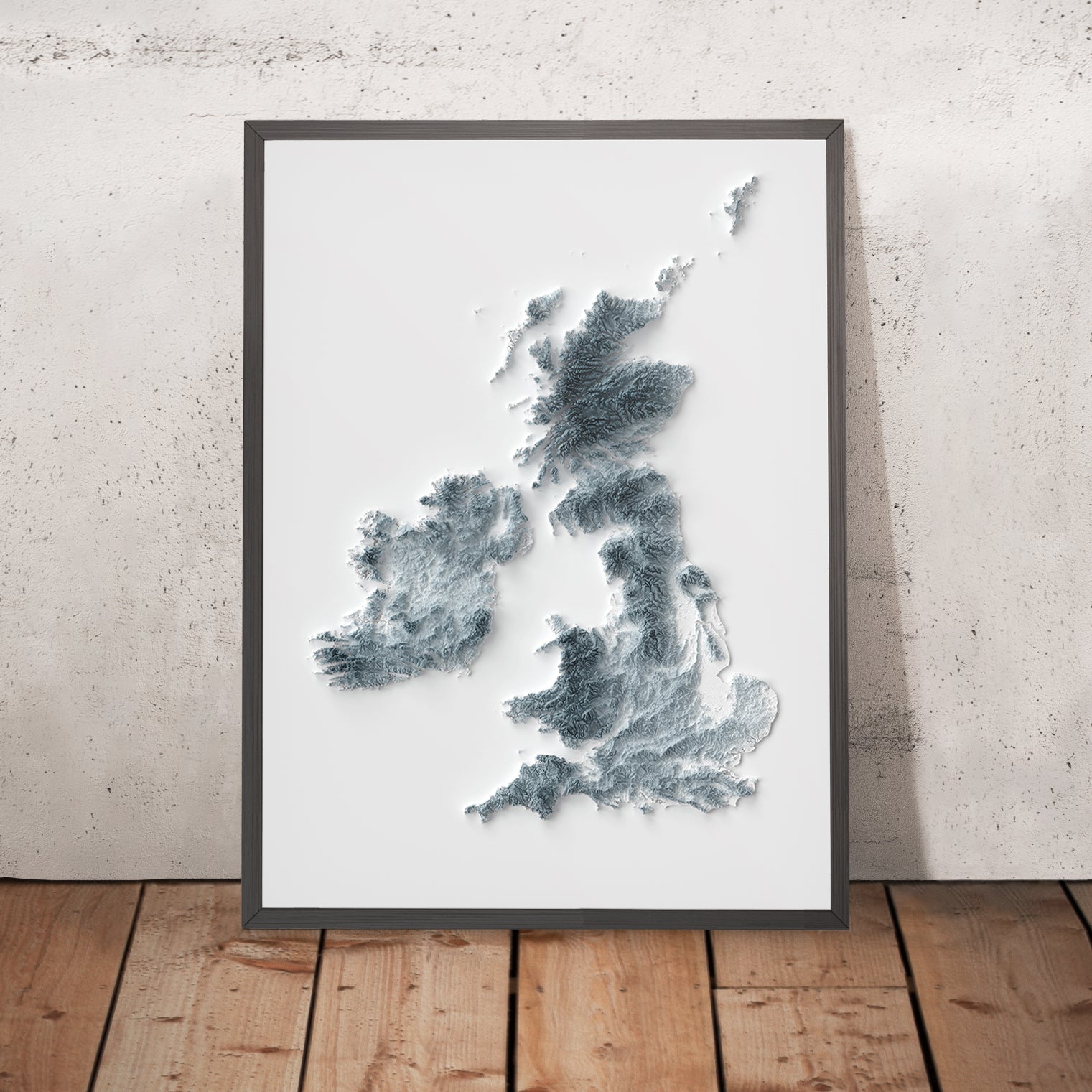 Ein gerahmtes Bild einer topografischen Reliefkarte der Britischen Inseln im 3D-Stil (England, Wales, Schottland, Nordirland, Irland)