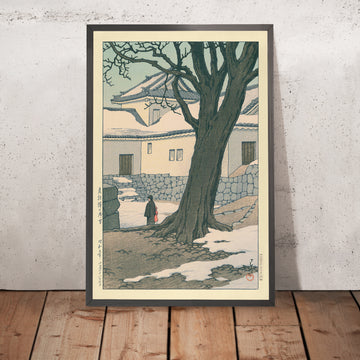 Ein gerahmtes Bild von „Lingering Snow at Hikone Castle“ von Hasui Kawase, 1935