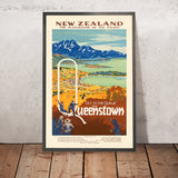 Queenstown Reiseplakat: Warteschlange von Railway Studios 
