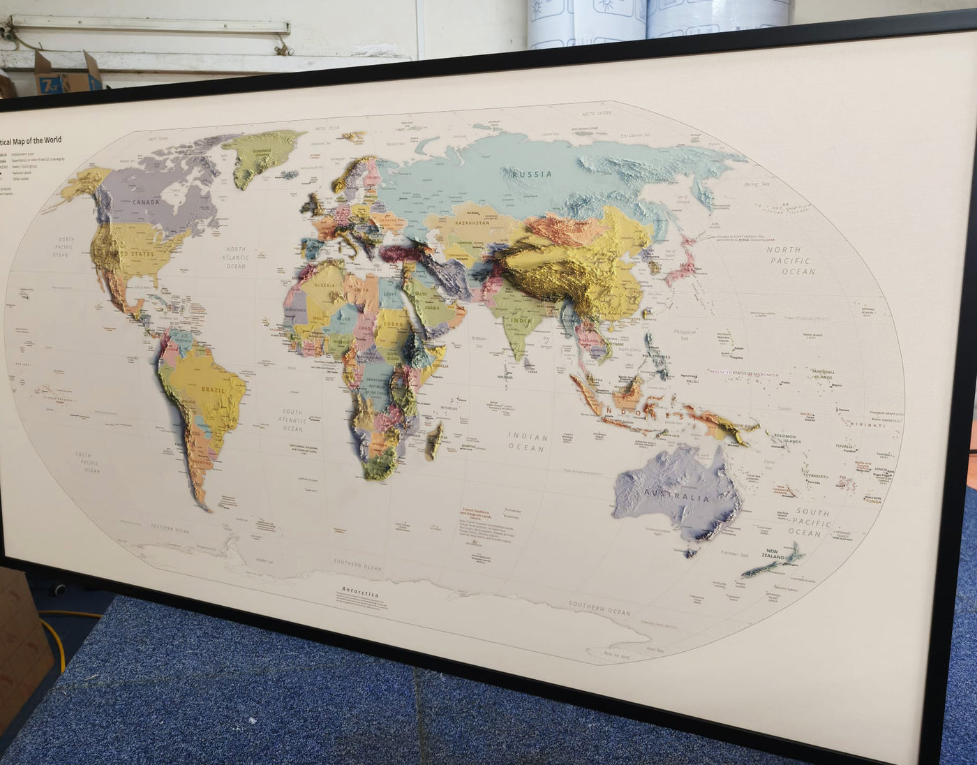 Modern World Map: Political Borders, Robinson Projection, Capitals & Major Cities